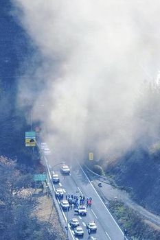 笹子トンネル　煙.JPG