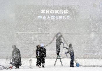 高校サッカー決勝　雪.JPG